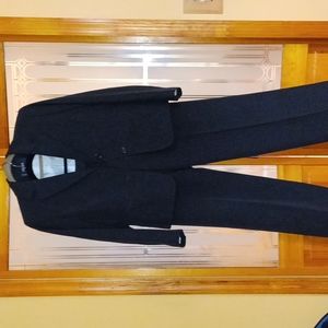 Jones Wear. Woman Work Suit. 10 P. Black and gray